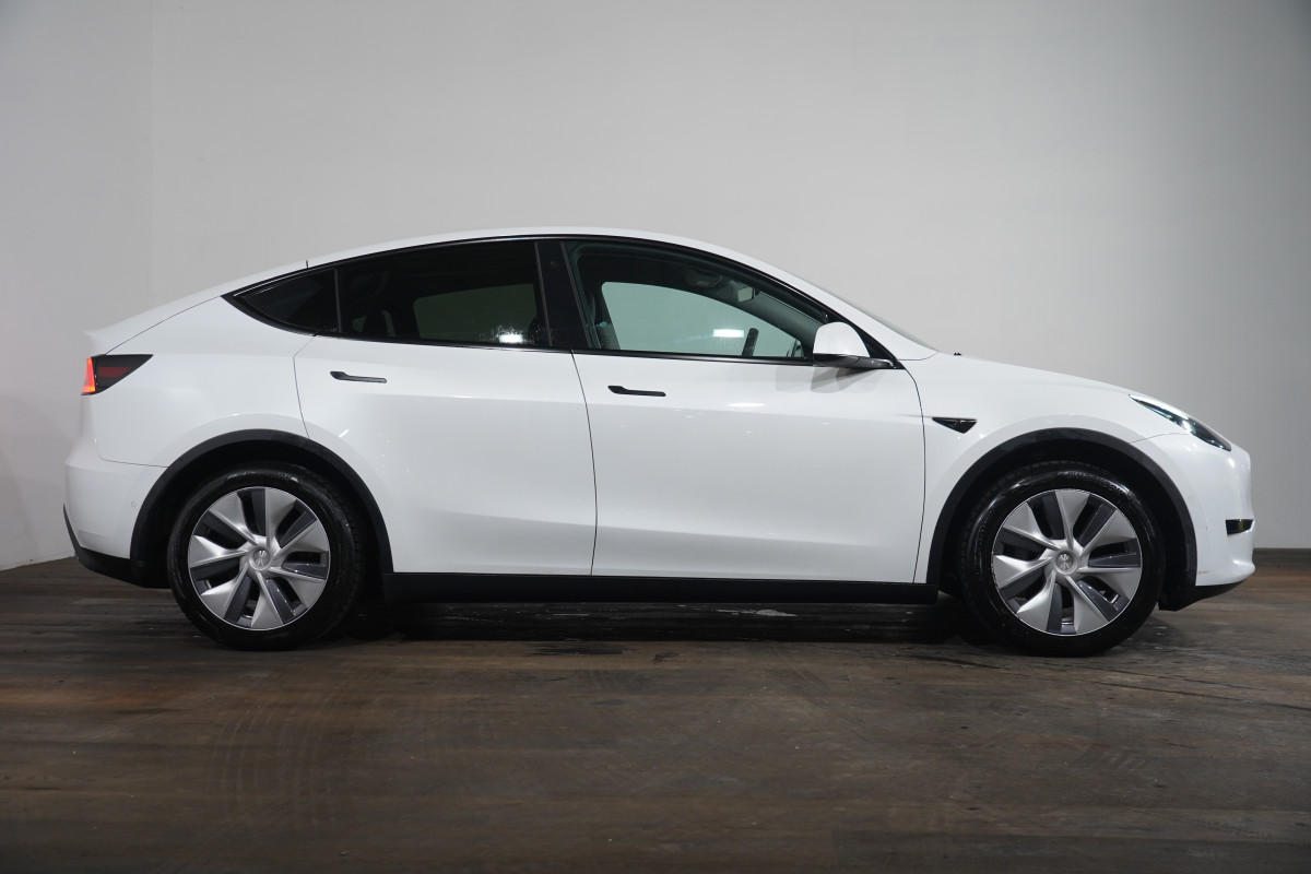 2024 Tesla Model Y Y Rear-Wheel Drive SUV Image 4