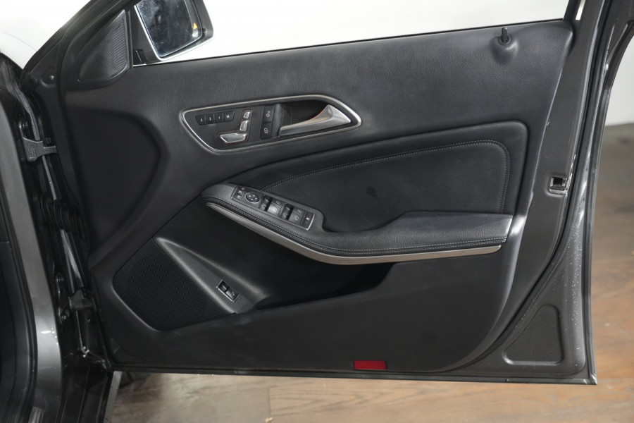 2018 Mercedes-Benz GLA-Class 180 SUV Image 24