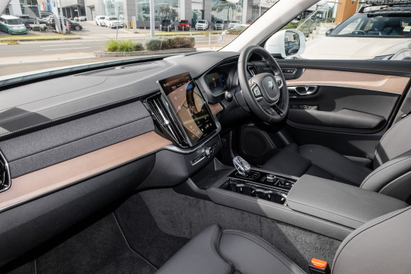 2026 Volvo XC90 L Series Plus B5 Bright SUV image 8
