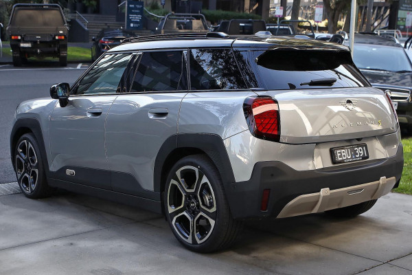 2026 MINI Aceman J05 SE Favoured Hatch image 4