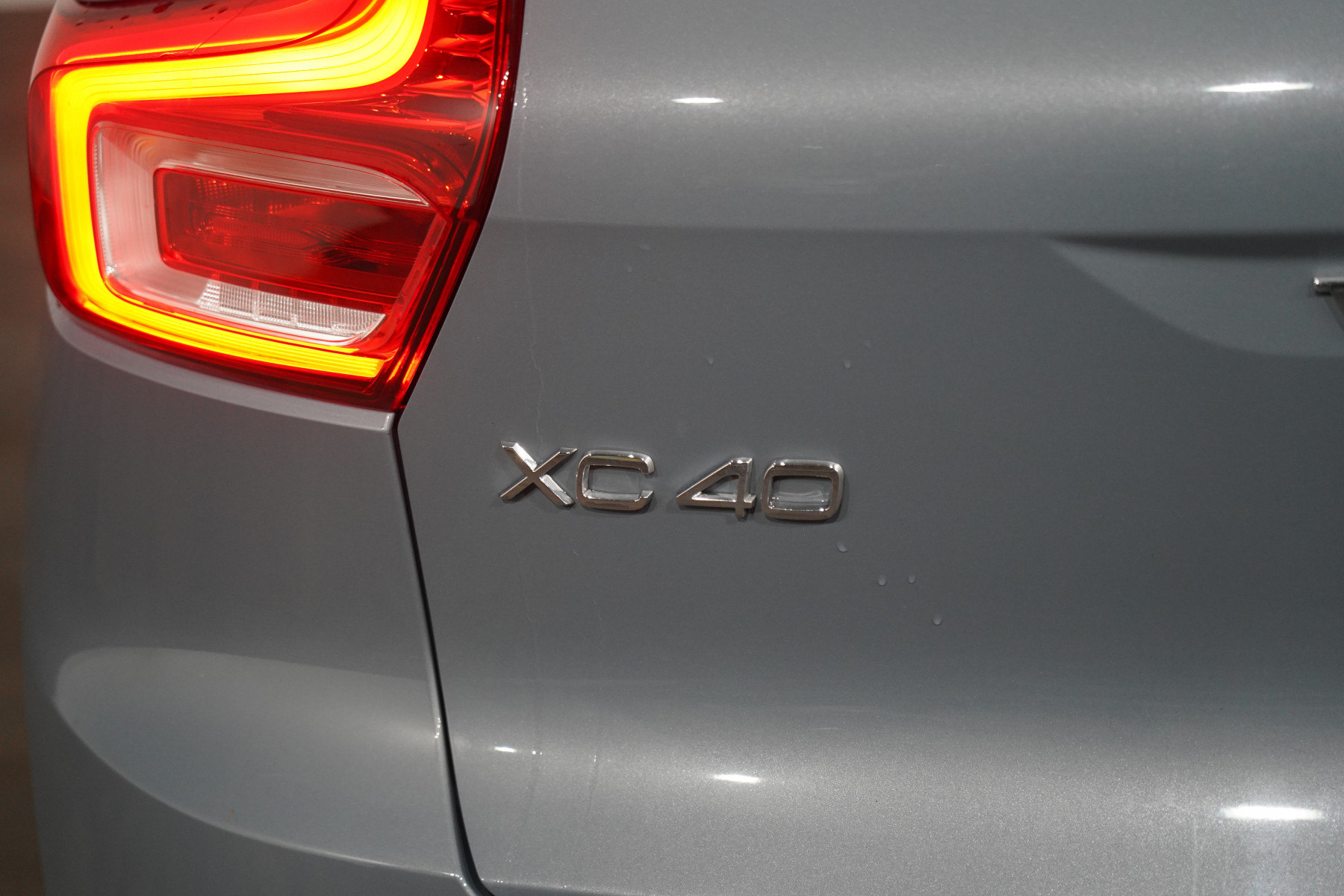2022 Volvo Xc40 Ultimate B5 Dark Mhev SUV Image 9