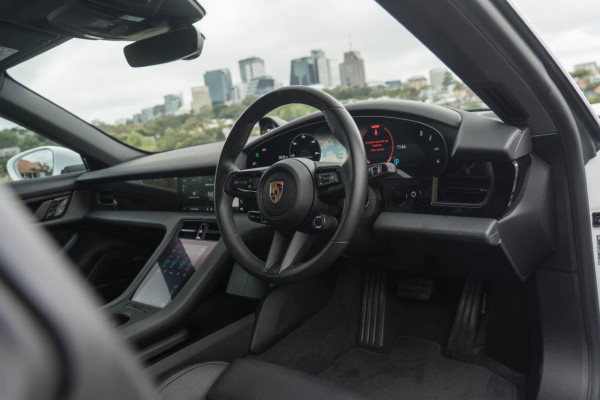 2021 Porsche Taycan 4S Coupe Image 8