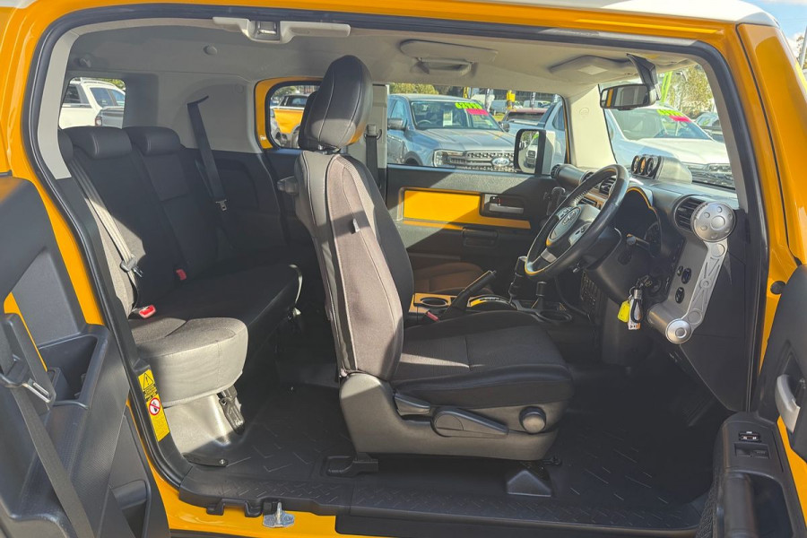 2012 Toyota FJ Cruiser GSJ15R SUV Image 17