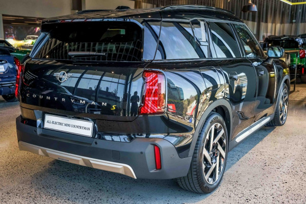 2026 MINI Countryman U25 SE Favoured SUV