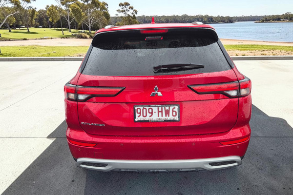 2023 Mitsubishi Outlander ZM LS SUV Image 5