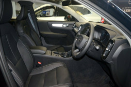 2018 MY19 Volvo XC40 T4 Momentum Suv