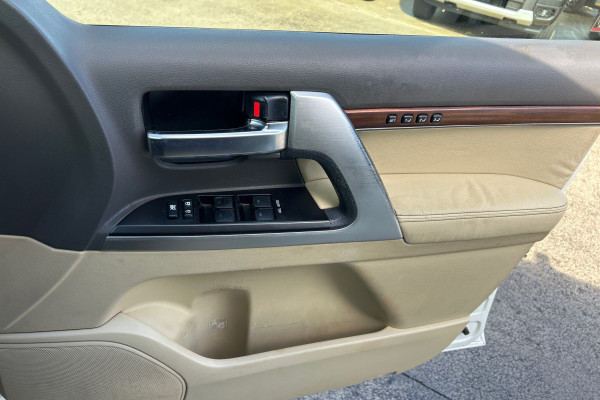 2016 Toyota LandCruiser VDJ200R Sahara SUV Image 32