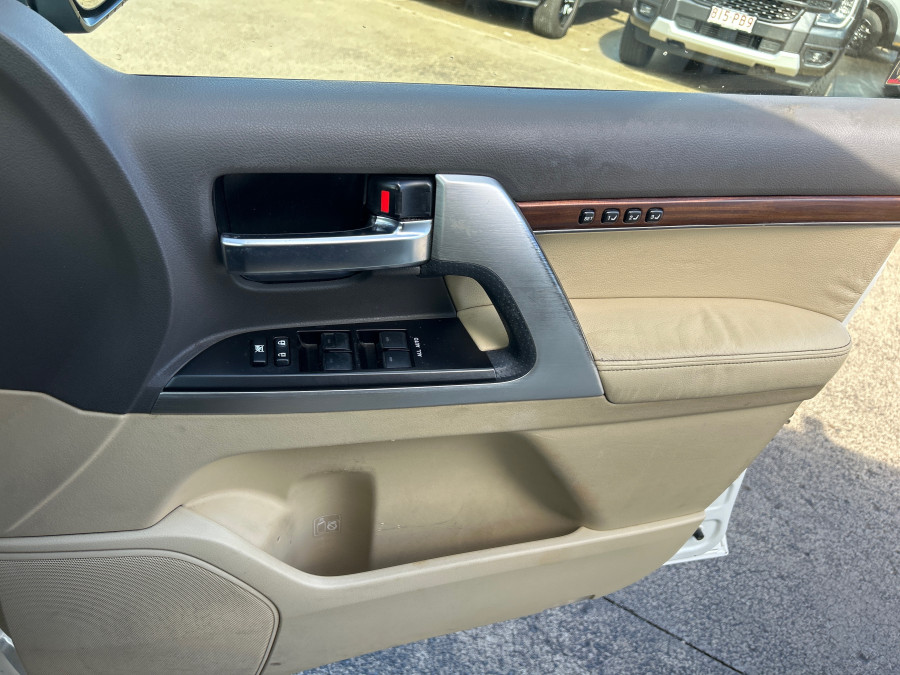 2016 Toyota LandCruiser VDJ200R Sahara SUV Image 32
