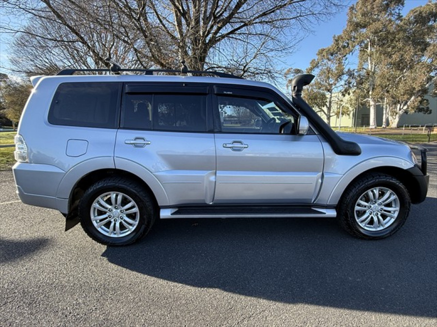 2013 MY14 Mitsubishi Pajero NW VR-X SUV Image 2