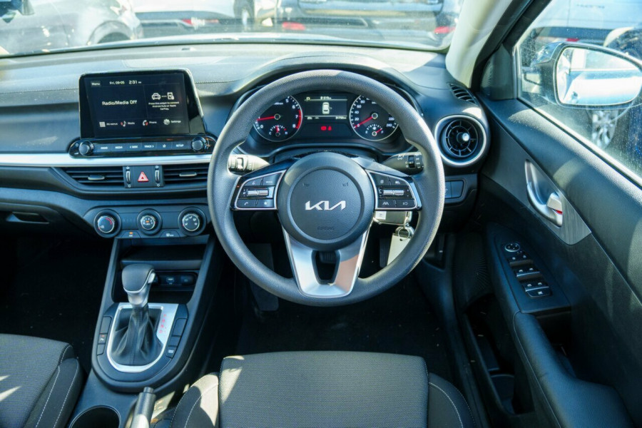 2024 Kia Cerato BD S Hatch Image 9
