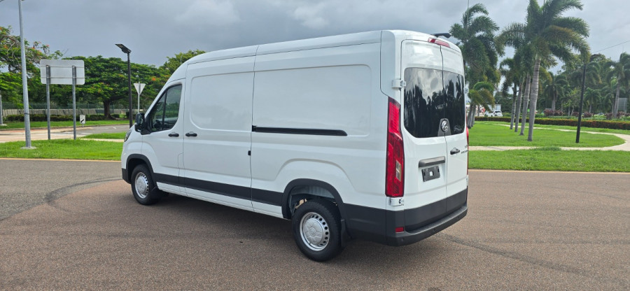 2025 LDV Deliver 9  Mid Roof LWB Van Image 9