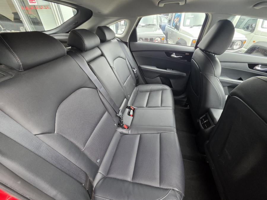 2020 MY1  Kia Cerato BD Sport+ Hatch Image 9