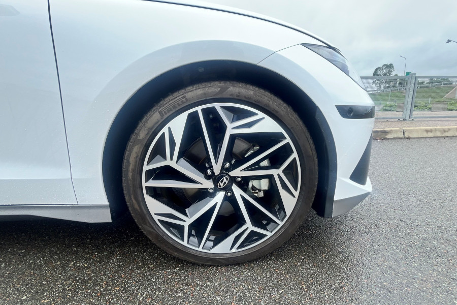 2023 Hyundai IONIQ 6 CE.V1 Epiq Sedan Image 9