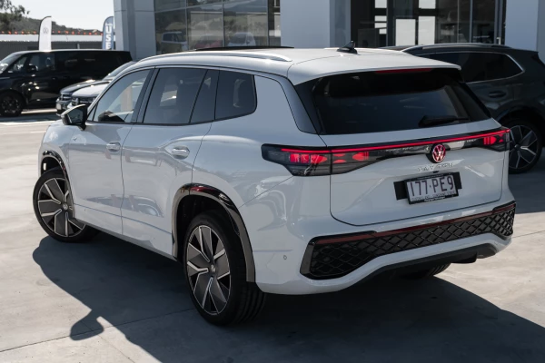 2025 MY26 Volkswagen Tayron R4 195TSI R-Line SUV Image 2