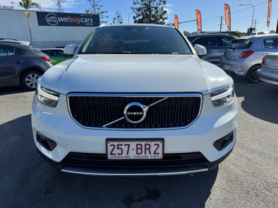 2020 Volvo XC40 XZ T4 Momentum SUV Image 3