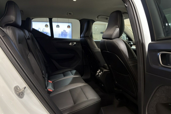 2024 Volvo XC40 XZ Ultimate B4 Bright SUV Image 11