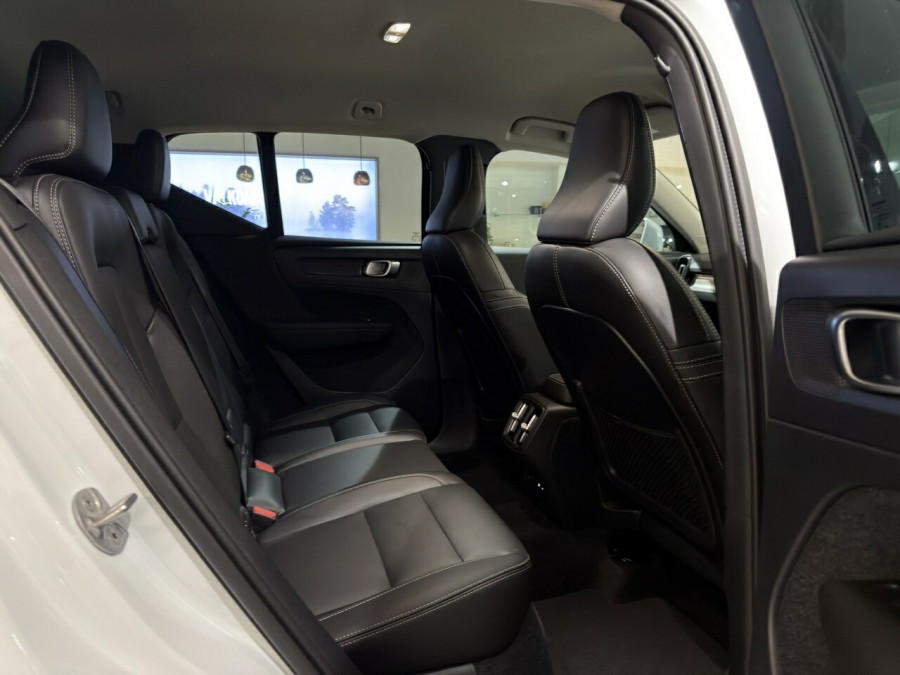 2024 Volvo XC40 XZ Ultimate B4 Bright SUV Image 11