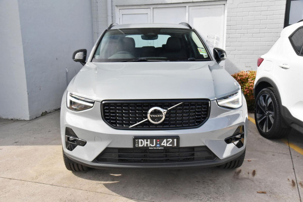 2024 MY25 Volvo XC40  Ultra B4 Dark SUV Image 3
