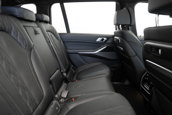 2025 BMW X7 G07 LCI xDrive40i M Sport SUV image 10