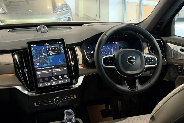 2026 Volvo XC90 L Series Ultra T8 Plug-in Hybrid Dark SUV Image 18