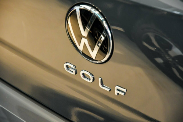 2023 Volkswagen Golf 8 110TSI R-Line Hatch Image 5