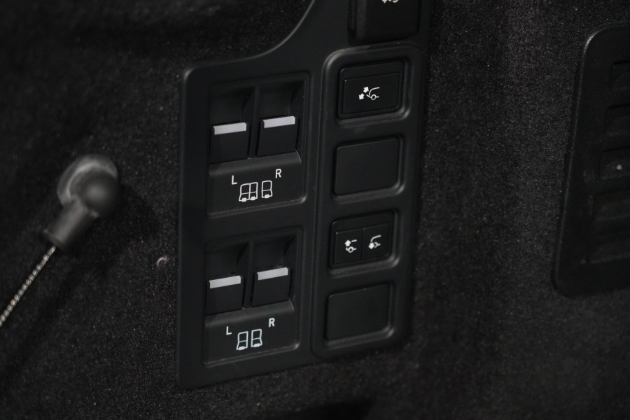 2021 Land Rover Discovery Series 5 P360 R-Dynamic HSE SUV Image 40