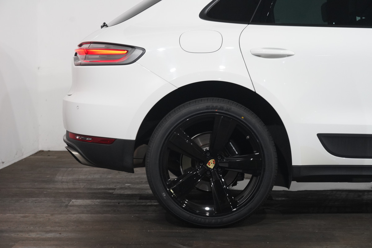 2020 Porsche Macan SUV Image 6
