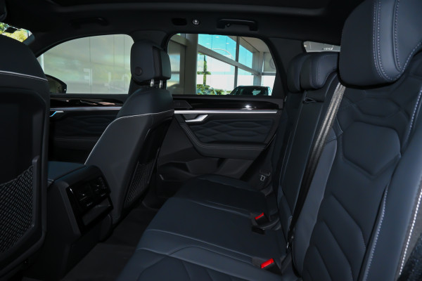2025 Volkswagen Touareg RC 210TDI R-Line SUV image 9
