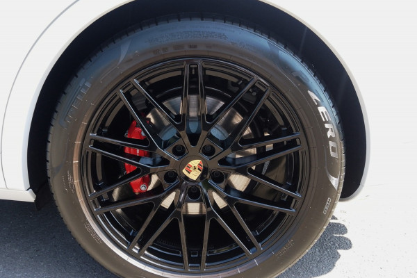 2024 Porsche Cayenne 9YA II GTS SUV Image 15