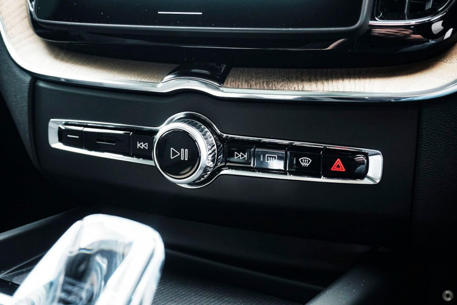 2025 MY26 Volvo XC60 UZ Plus B5 Bright SUV Image 13