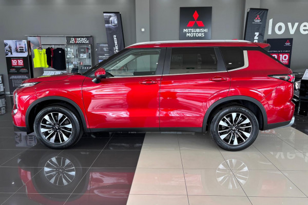 2025 Mitsubishi Outlander ZM LS SUV Image 4