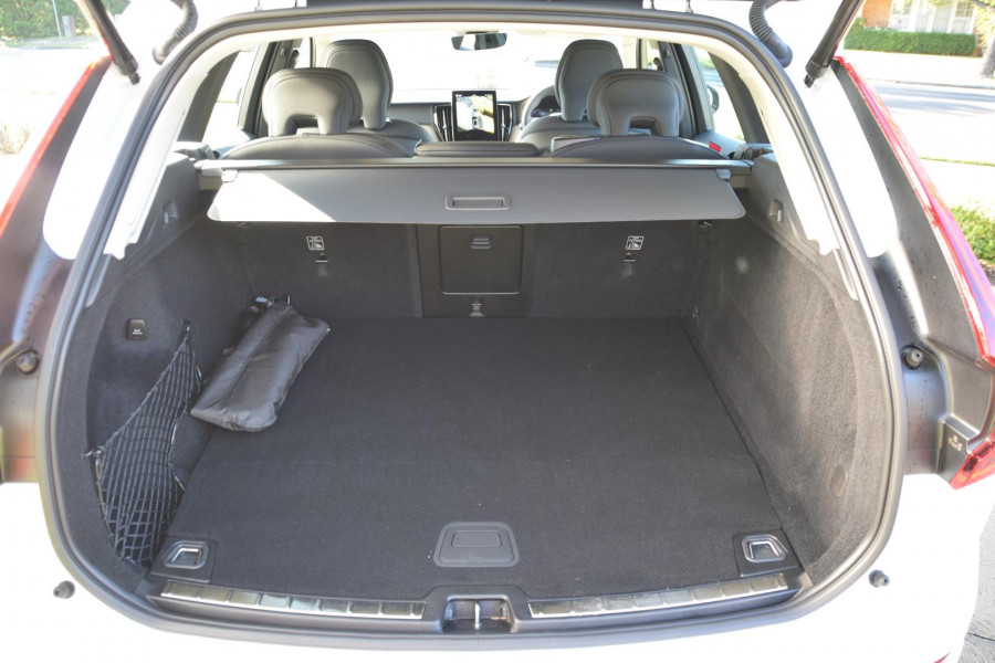 2025 MY26 Volvo XC60 UZ Plus T8 Plug-in Hybrid Dark SUV Image 11