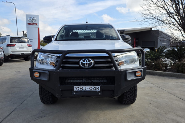 2018 Toyota HiLux  SR Double Cab Pick Up Image 2