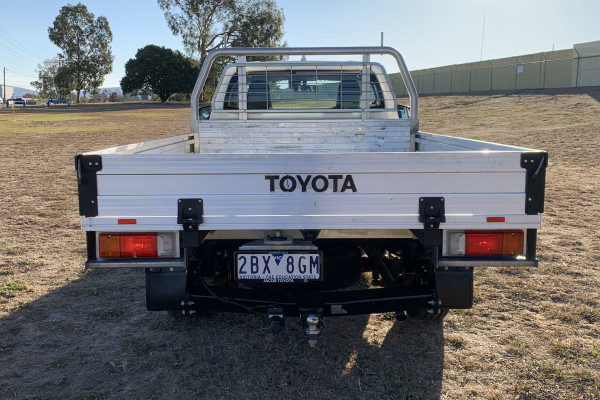 2022 Toyota HiLux TGN121R WorkMate Cab Chassis Image 5