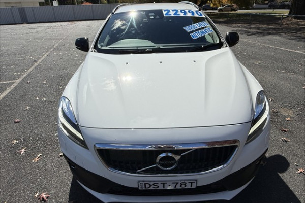2017 MY18 Volvo V40 Cross Country M Series D4 Pro Hatch Image 8