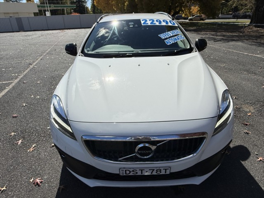 2017 MY18 Volvo V40 Cross Country M Series D4 Pro Hatch Image 8