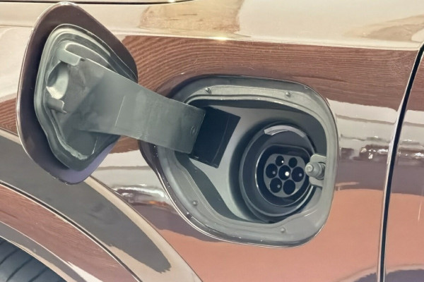 2026 Volvo XC90 L Series Ultra T8 Plug-in Hybrid Dark SUV Image 10