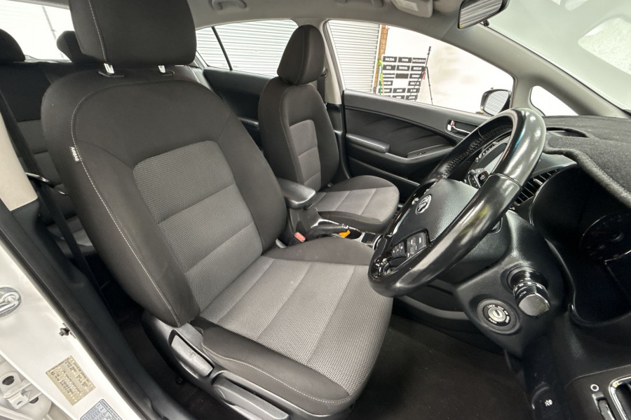 2016 MY17 Kia Cerato YD Sport Hatch Image 21