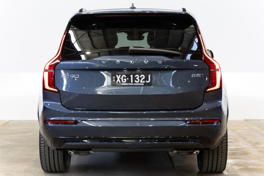 2026 Volvo XC90 L Series Ultra B5 Dark SUV Image 8