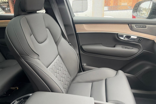 2025 MY26 Volvo XC90 L Series Plus T8 Plug-in Hybrid Dark SUV Image 22