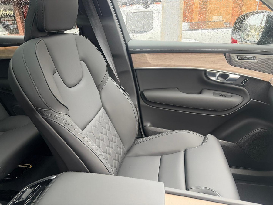 2025 MY26 Volvo XC90 L Series Plus T8 Plug-in Hybrid Dark SUV Image 22