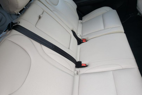 2023 Mahindra XUV700  AX7L SUV Image 12
