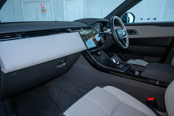 2026 Land Rover Range Rover Velar L560 P250 Dynamic SE SUV image 7