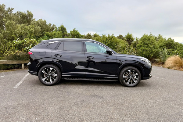 2026 MY25 MG HS AS33 Super Hybrid Essence SUV Image 2