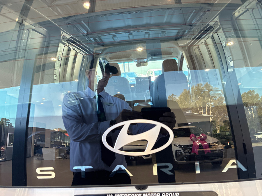 2026 MY27 Hyundai Staria Load US4.V4  Van Image 17