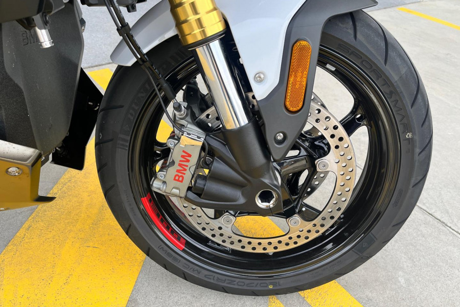 2025 MY26 BMW R 1300 R Performance R 1300