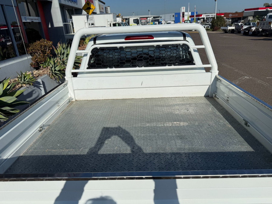 2023 Isuzu D-MAX RG LS-M Cab Chassis Image 8