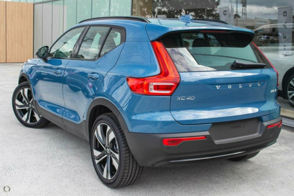 2023 Volvo XC40 XZ Ultimate B5 Dark SUV Image 3