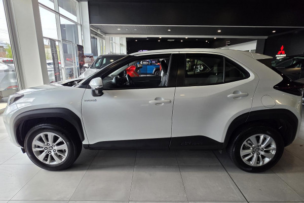2023 Toyota Yaris Cross MXPB10R GX SUV Image 3