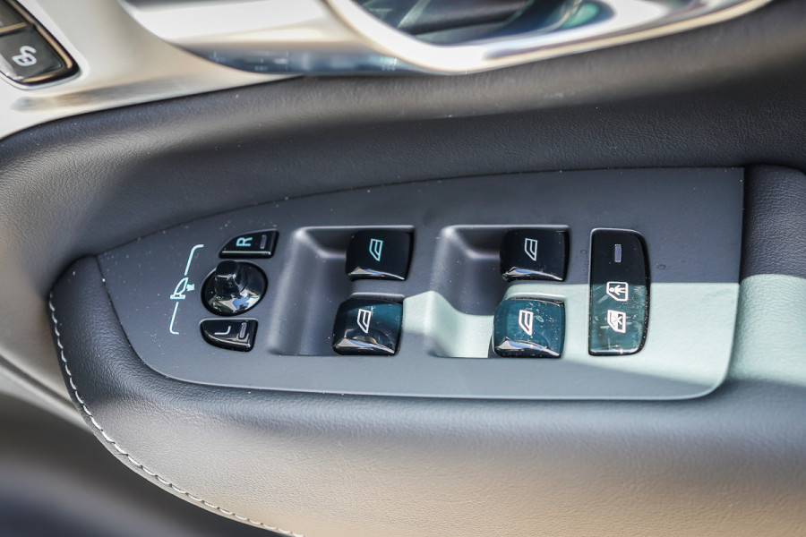2024 MY25 Volvo XC90 L Series Ultra T8 Plug-In Hybrid SUV Image 17
